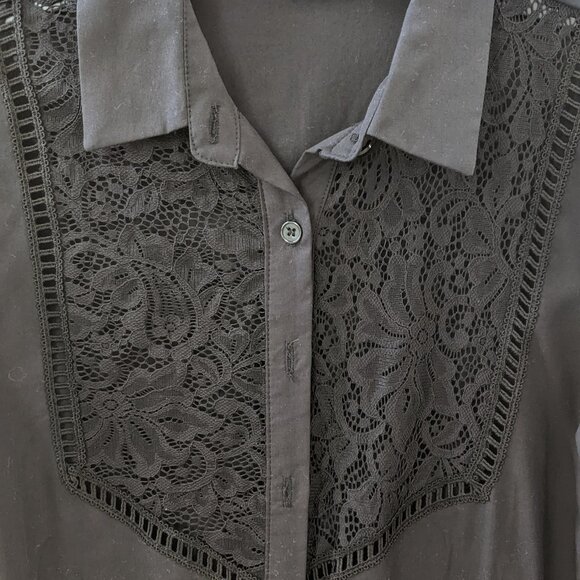 Lace attached black shirt - Picture 1 of 4